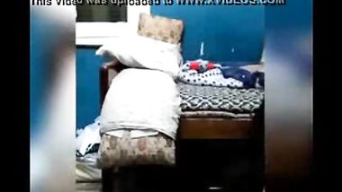 يستغل غياب اهله و هما مش في البيت و يمارس الجنس مع اخته