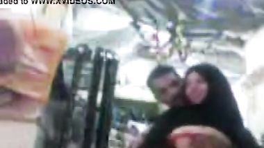 الواد كارم بينيك صحبته العلقه في المخزن