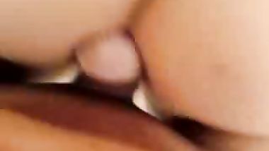 ينيك صحبته في كسها