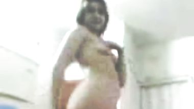 السورية توشة تنتاك بالغرفة