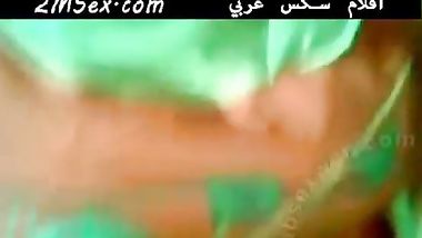 مصرية جامدة حبيبها بيلعلب فى كسها بصباعه