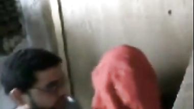 يزنق عشيقتة فى المحل و ينيكها و يقفش فيها