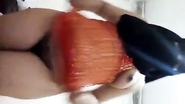 سمر الهايجة تلعب في كسها