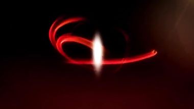 فتاتان تمصان الزب و تبدعان في التدليك ببزاهما العارية