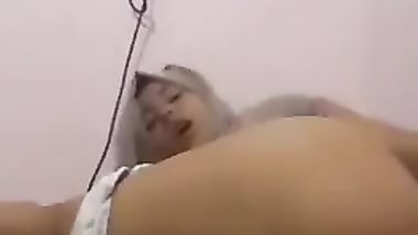 ايرانيه محجبه تزيت خرم طيزها