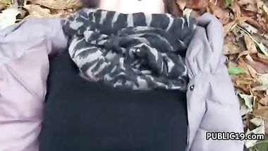 واحد زانق وحدة فى الحديقة ونازل فيها نيك احلى نيك