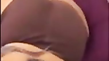 شرموطه تدلع عشيقها ويخدها فحضنه ينيك فيها ويقطعها واهات نار