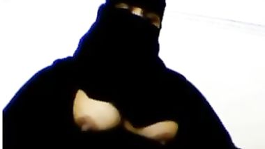 شرموطه منقبه تقلع تلعب ف كوسها وتصوت يصورها ملط وتدلعه حصرى