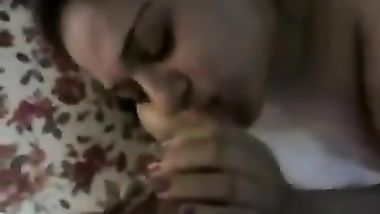 الست نعيمة مع صاحب اخوها الكبير تعشقة وتسلمله