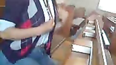 حصرى فضيحة بنت تصور نفسها وهى بتتمحن وتمارس العادة السرية في كنيسة