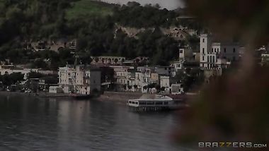 ايطاليه بتتناك من زبين واحد جلد والتانى حقيقى