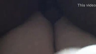 يدخل زبره الاسود فى طيزها الكبيرة البيضاء