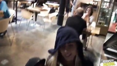 سكس فرنسي ملتهب في المطعم و نيك علني امام الجميع