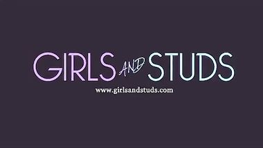 مدرب الرياضة ينيك الفتاة السكسية قاعة الجيم حتى يشبع محنة زبه الطويل