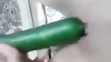 كس منتوف وخيار محدوف واحلى نيك بالخيار وشوف الوضع جامد أوى