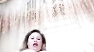 مصريه هوكر واخده خياره وبتنيك نفسها وتمصها ذى الذب انا مش عارف موضوع