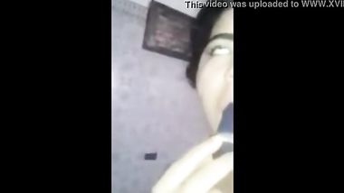 شرموطه بقلم رووج مش لقيا راجل لقيت قلم رووج بدل الراجل