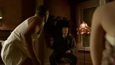 زوجة تفاجء بجوزها داخل عليها وهى بتتناك و يكملوا