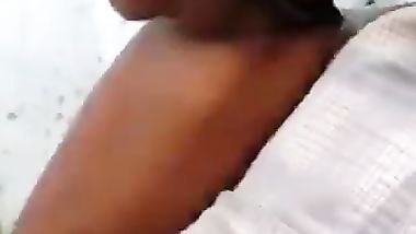 ابن بينك امة وهو  واصحابة عاملين يصورة وامة تالة بس وهوة مكمل احلى نيك