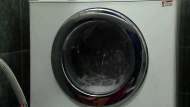 العارضة كرستينا وصديقتها