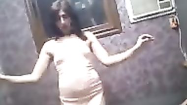 انجى قحبه مصريه ترقص رقص نار بقميصها الوردى