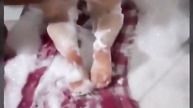 مصرية فاجرة بتقوله متحطش صابون علي زيك هيحرق كسي