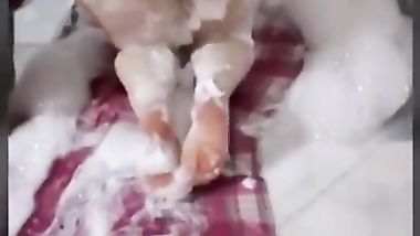 مصرية فاجرة بتقوله متحطش صابون علي زيك هيحرق كسي