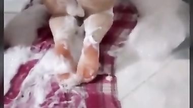 مصرية فاجرة بتقوله متحطش صابون علي زيك هيحرق كسي