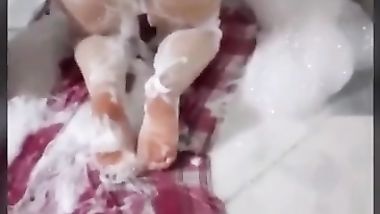 مصرية فاجرة بتقوله متحطش صابون علي زيك هيحرق كسي