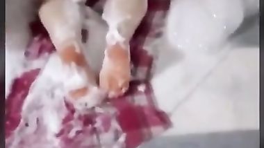 مصرية فاجرة بتقوله متحطش صابون علي زيك هيحرق كسي