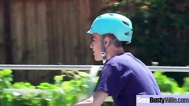 بيقع بلعجلة ويتعور فجرتة تخدو فبتها علشان تغيرلو علي الجرح