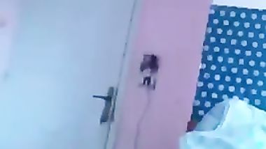 الشرموطه تخبى وشها وتقلع ملط وتنزل دعك وشرمطه عشان تدلع نياكها بأحلى س