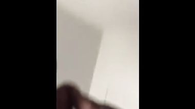 زنجى ينيك صديقتة ويصورها ويبيع الفيديوهات