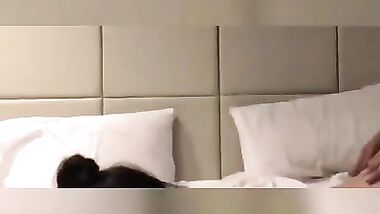 مراهقه كيوته اوى تدخل الحمام وتقلع ملط وتتصور وهيا لتلعب فى كسها وبزاز