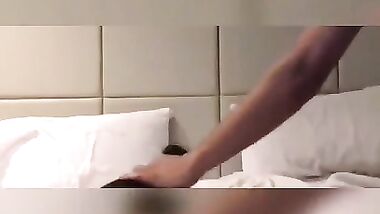 مراهقه كيوته اوى تدخل الحمام وتقلع ملط وتتصور وهيا لتلعب فى كسها وبزاز