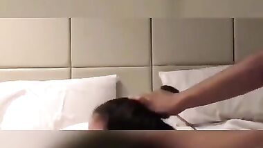 مراهقه كيوته اوى تدخل الحمام وتقلع ملط وتتصور وهيا لتلعب فى كسها وبزاز