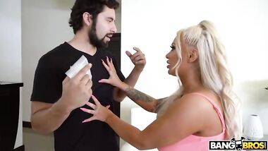 براندي باي تقضى وقت ممتع مع الزب الاسمر الضخم