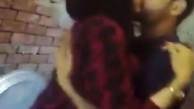 بوس و تقفيش فى الزريبة البت بتحبه و سايباه يعمل اللى هو عايزه