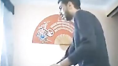 واحد فى بوقها و التانى فى كسها البت مش قادرة