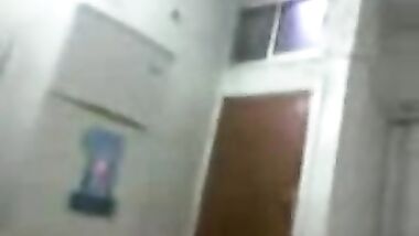 شرموطة شامية تمص لصاحبه زبه وهي مكسوفة