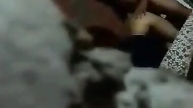 تصوير خفي لشرموطة بتتناك بعنف وهي مش واخده بالها