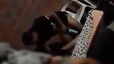 تصوير خفي لشرموطة بتتناك بعنف وهي مش واخده بالها