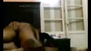 مها الشرموطه بتطلع لجارها وتقلع العبايه وشوفوا احلى نيكه واجمل جسم